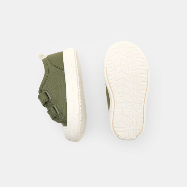 حذاء من القماش مع شريط لاصق باللون الأخضر للأولاد الصغار